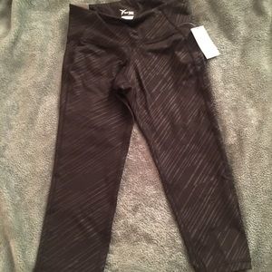 Old Navy active black fitted crop pants